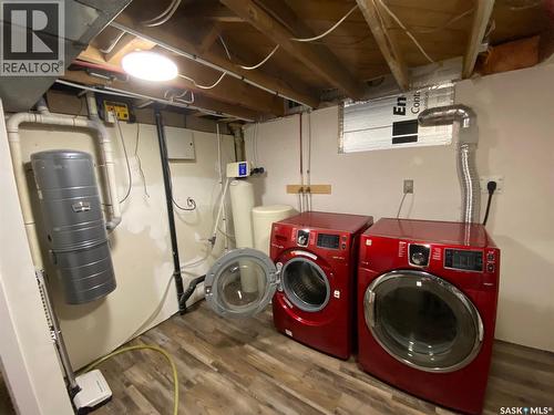 100 Third Avenue N, Yorkton, SK - Indoor Photo Showing Laundry Room