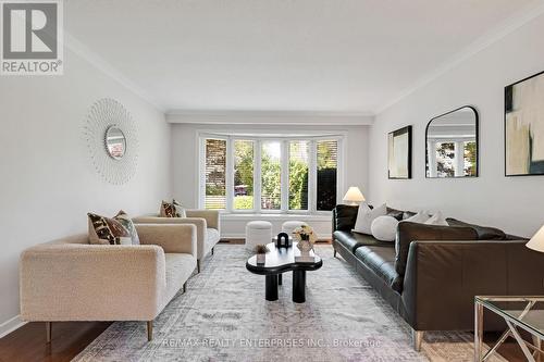 268 Mineola Road E, Mississauga, ON - Indoor Photo Showing Living Room