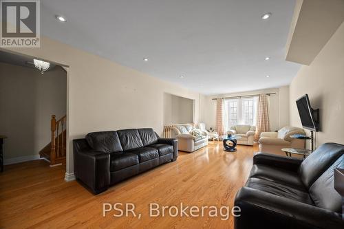 17 Andrika Court, Mississauga, ON - Indoor Photo Showing Living Room