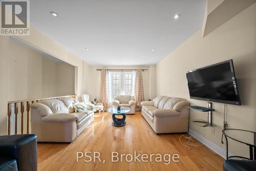 17 Andrika Court, Mississauga, ON - Indoor Photo Showing Living Room