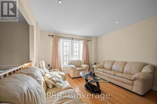 17 Andrika Court, Mississauga, ON - Indoor Photo Showing Living Room