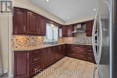 17 Andrika Court, Mississauga, ON - Indoor Photo Showing Kitchen