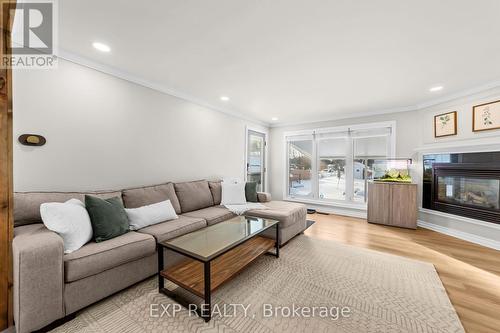 5051 Wellington Road S, London South (South Hh), ON - Indoor Photo Showing Living Room With Fireplace