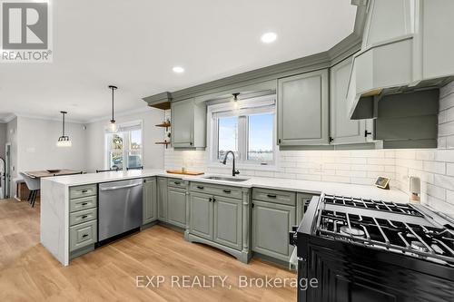 5051 Wellington Road S, London South (South Hh), ON - Indoor Photo Showing Kitchen With Upgraded Kitchen