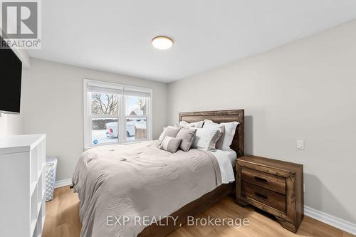 5051 Wellington Road S, London South (South Hh), ON - Indoor Photo Showing Bedroom