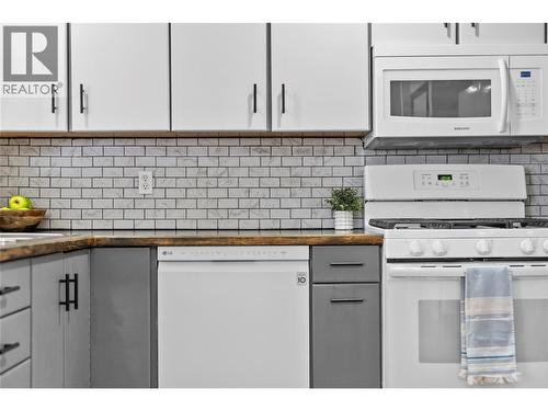 1572 Valleyview Drive, Cache Creek, BC - Indoor Photo Showing Kitchen