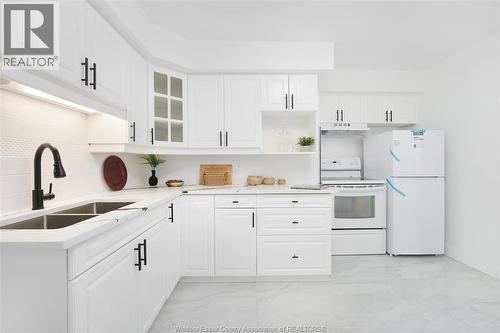 2157 Wellesley Ave, Windsor, ON - Indoor Photo Showing Kitchen With Double Sink