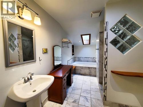 5855 Spencer Road, Grand Forks, BC - Indoor Photo Showing Bathroom