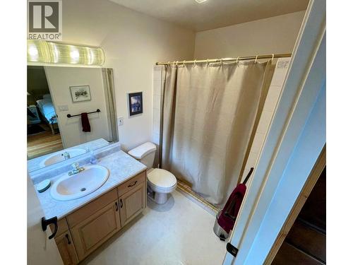 5855 Spencer Road, Grand Forks, BC - Indoor Photo Showing Bathroom
