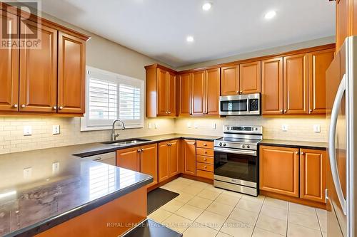 3137 Countess Crescent, Mississauga, ON - Indoor Photo Showing Kitchen With Stainless Steel Kitchen