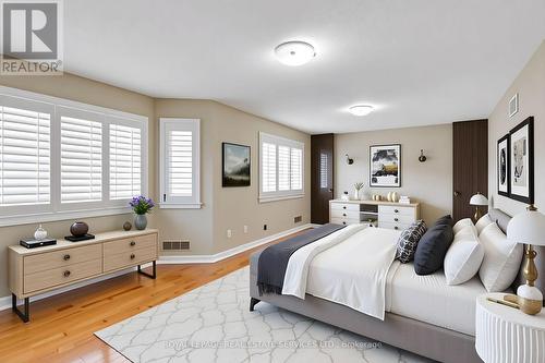 3137 Countess Crescent, Mississauga, ON - Indoor Photo Showing Bedroom