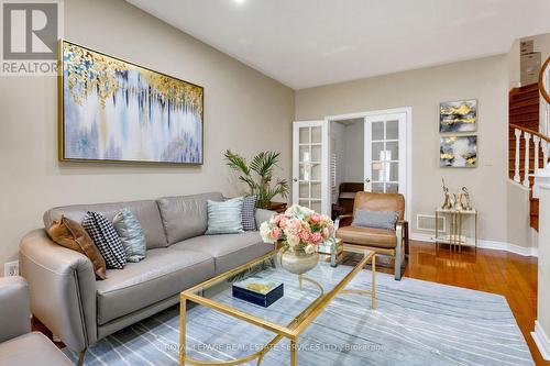 3137 Countess Crescent, Mississauga, ON - Indoor Photo Showing Living Room