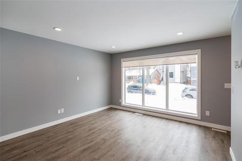 141 Pilgrim Avenue, Winnipeg, MB - Indoor Photo Showing Other Room