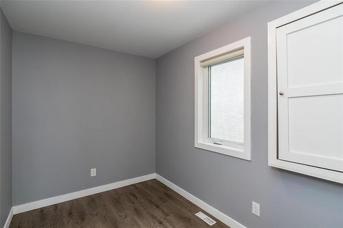 141 Pilgrim Avenue, Winnipeg, MB - Indoor Photo Showing Other Room