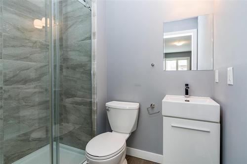 141 Pilgrim Avenue, Winnipeg, MB - Indoor Photo Showing Bathroom