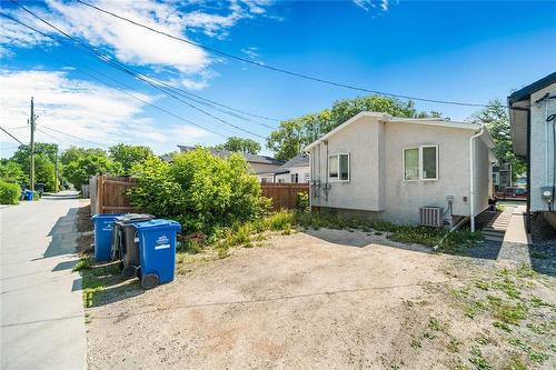 141 Pilgrim Avenue, Winnipeg, MB - Outdoor