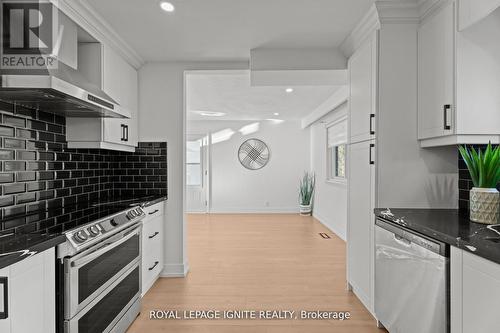 7 Isherwood Court, Mississauga, ON - Indoor Photo Showing Kitchen