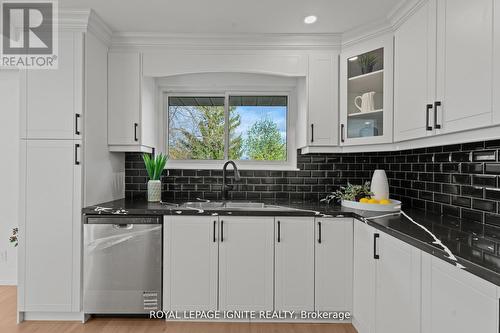 7 Isherwood Court, Mississauga, ON - Indoor Photo Showing Kitchen