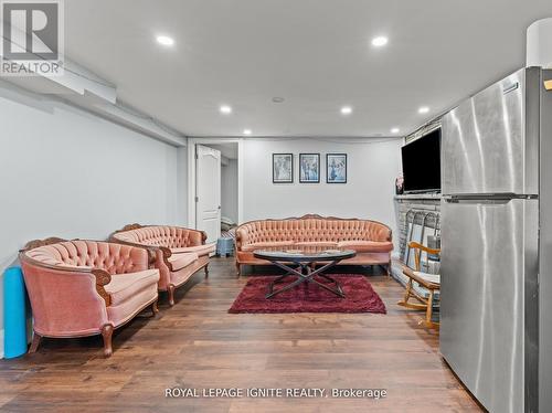 7 Isherwood Court, Mississauga, ON - Indoor