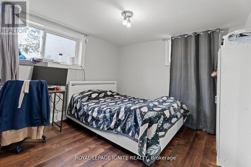 7 Isherwood Court, Mississauga, ON - Indoor Photo Showing Bedroom