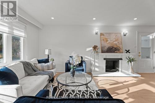 7 Isherwood Court, Mississauga, ON - Indoor Photo Showing Living Room With Fireplace