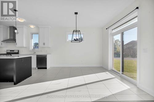 649 Tull Street, Strathroy-Caradoc, ON - Indoor Photo Showing Kitchen