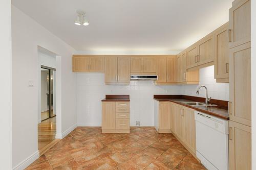 Cuisine - 310-365 Rue St-Jean-Baptiste, Beloeil, QC - Indoor Photo Showing Kitchen With Double Sink