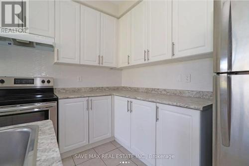 1251 Graham Clapp Avenue, Oshawa, ON - Indoor Photo Showing Kitchen
