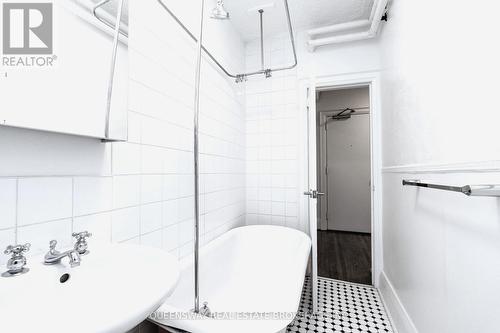 Bathroom View 1 - 25 - 100 Vaughan Road, Toronto, ON - Indoor Photo Showing Bathroom