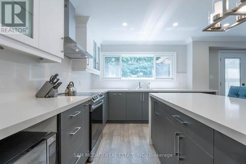 2188 Highriver Court, Mississauga, ON - Indoor Photo Showing Kitchen With Upgraded Kitchen