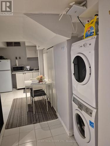 3072 Caulfield Crescent, Mississauga, ON - Indoor Photo Showing Laundry Room