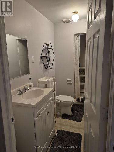 3072 Caulfield Crescent, Mississauga, ON - Indoor Photo Showing Bathroom