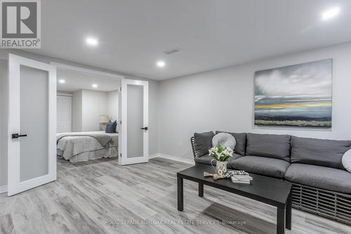 260 Foxbar Road, Burlington, ON - Indoor Photo Showing Living Room