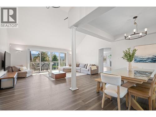 2455 Westwood Drive, Penticton, BC - Indoor