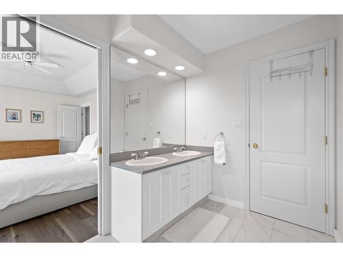 2455 Westwood Drive, Penticton, BC - Indoor Photo Showing Bathroom