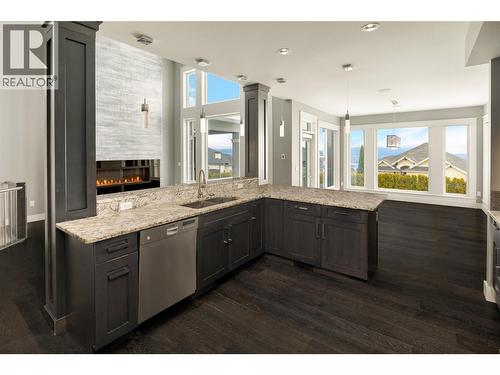 440 Audubon Court, Kelowna, BC - Indoor Photo Showing Kitchen With Upgraded Kitchen