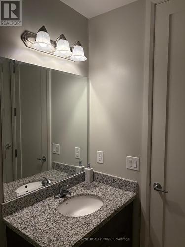 419 - 118 King Street E, Hamilton, ON - Indoor Photo Showing Bathroom