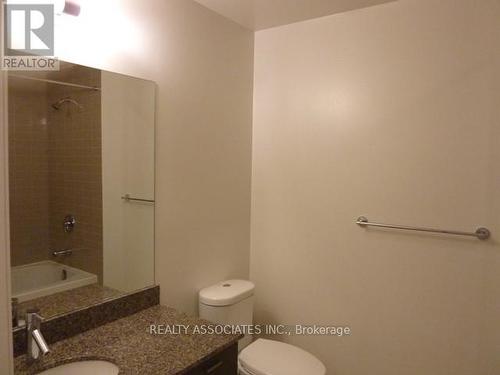 204 - 88 Sheppard Avenue E, Toronto, ON - Indoor Photo Showing Bathroom