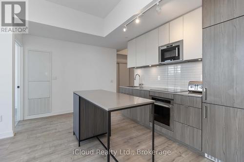 501 - 220 Missinnihe Way, Mississauga, ON - Indoor Photo Showing Kitchen