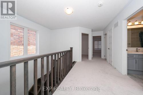 558 Kennedy Circle W, Milton, ON - Indoor Photo Showing Other Room