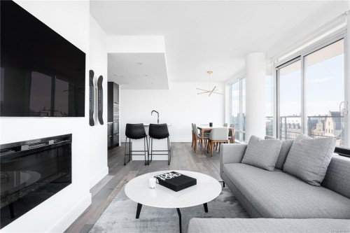 1105-707 Courtney St, Victoria, BC - Indoor Photo Showing Living Room With Fireplace