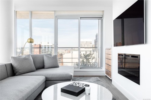 1105-707 Courtney St, Victoria, BC - Indoor Photo Showing Living Room