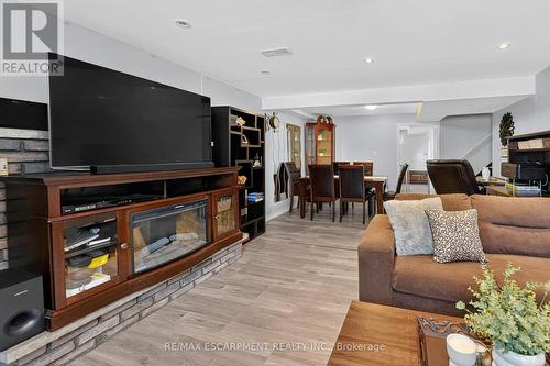 8162 Lynhurst Drive, Niagara Falls, ON - Indoor Photo Showing Living Room