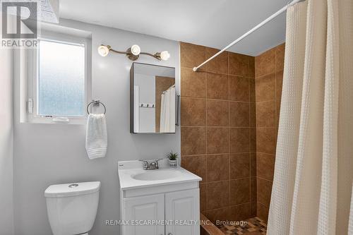 8162 Lynhurst Drive, Niagara Falls, ON - Indoor Photo Showing Bathroom