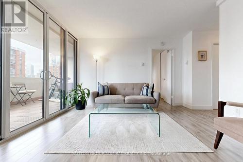 1509 - 40 Homewood Avenue, Toronto, ON - Indoor Photo Showing Living Room