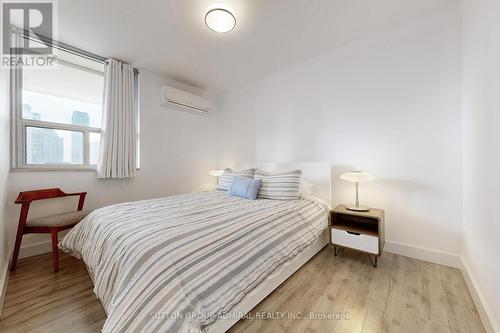 1509 - 40 Homewood Avenue, Toronto, ON - Indoor Photo Showing Bedroom