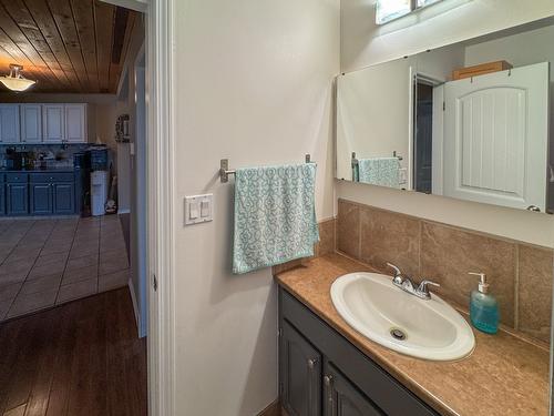 1827 97Th Street, Osoyoos, BC - Indoor Photo Showing Bathroom
