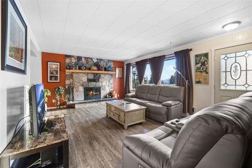 405 Creston Street, Kimberley, BC - Indoor Photo Showing Living Room With Fireplace