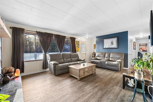 405 Creston Street, Kimberley, BC - Indoor Photo Showing Living Room