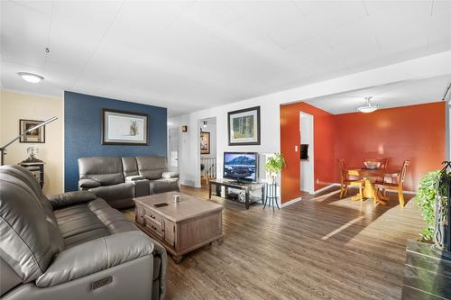 405 Creston Street, Kimberley, BC - Indoor Photo Showing Living Room